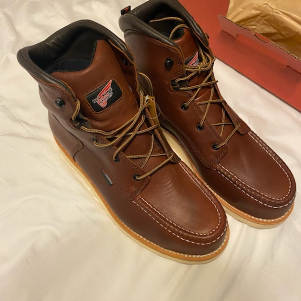 Red wing traction tred